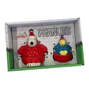 PEANUTS Snoopy Christmas Ceramic Red and Blue Puffer Jacket Salt and Pepper set
